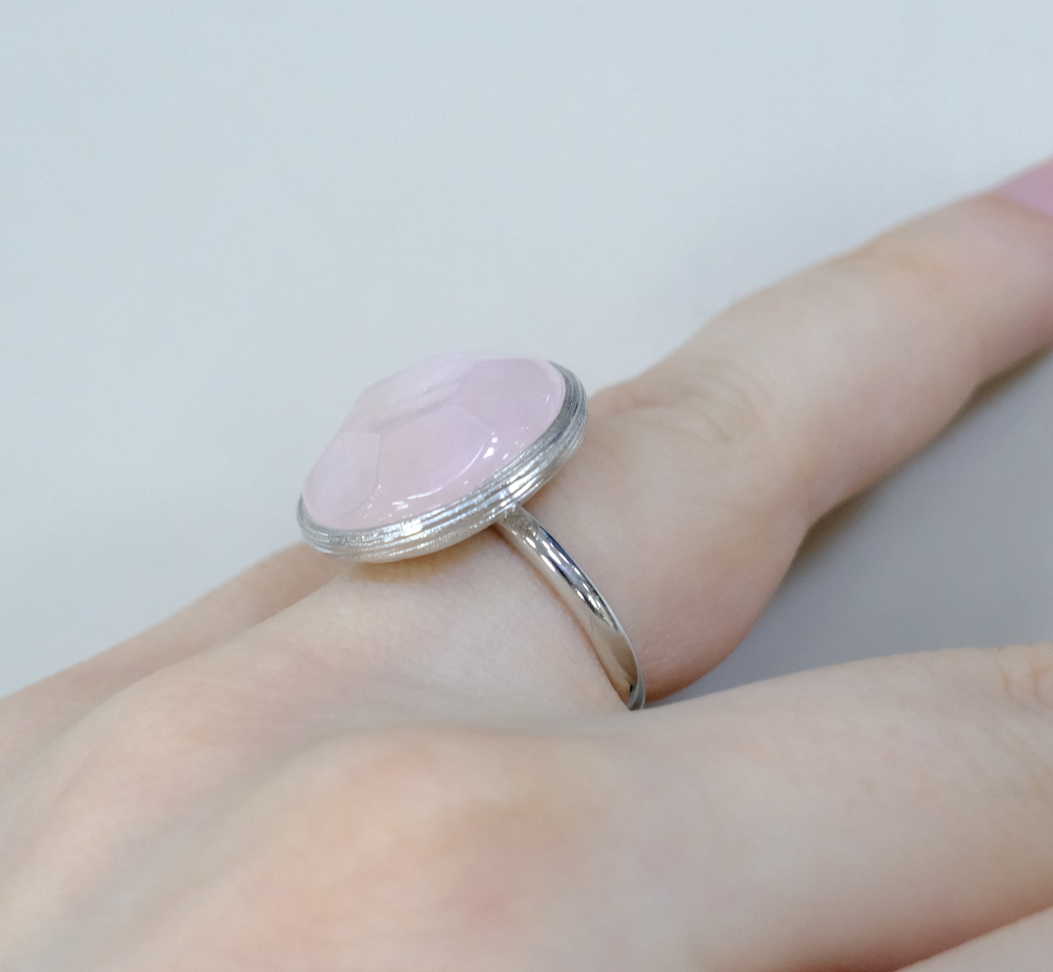 Серебряное кольцо с морганитом